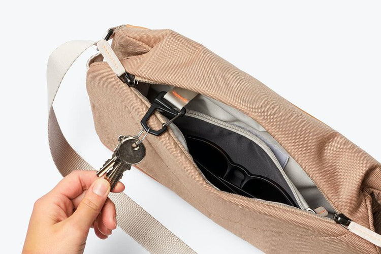 Bellroy|Sling – Premium 沙色 (福利品)