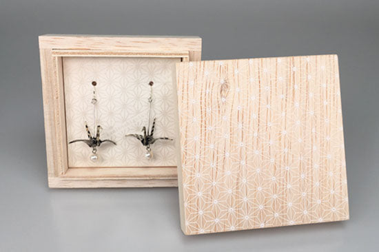 家田紙工 | 紙鶴夾式耳環(白底黑點)